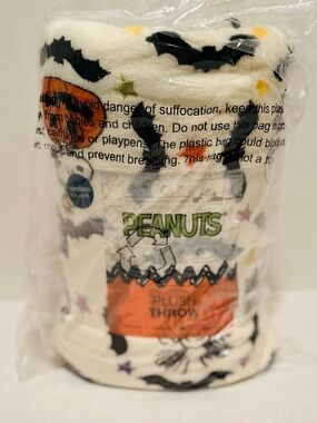 Peanuts NWT Halloween Snoopy & Friends Oversized Plush 60 X 72 Throw